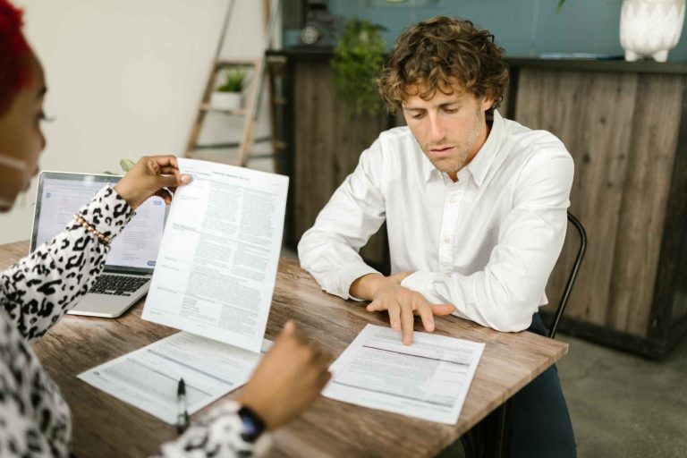 Negocios online con baja inversión: 5 ideas reales para empezar en 2026 CAMBIADA